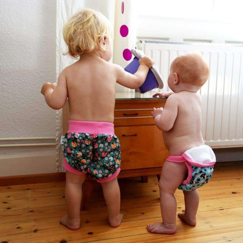 Windelfrei-Backups und Abhaltewindeln für Babys